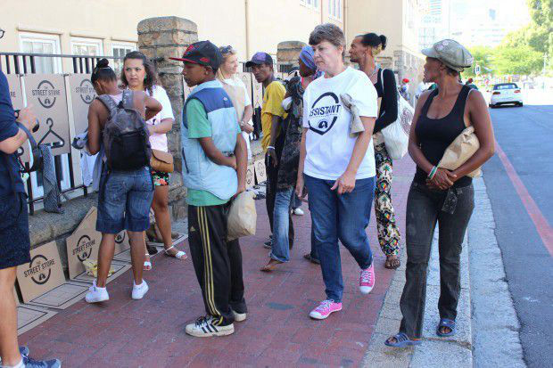 街頭捐贈商店，保護受助人尊嚴--置頂表情