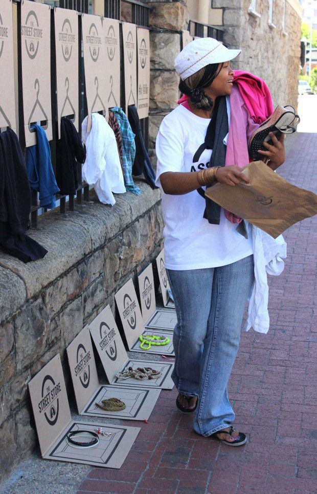 街頭捐贈商店，保護受助人尊嚴--置頂表情